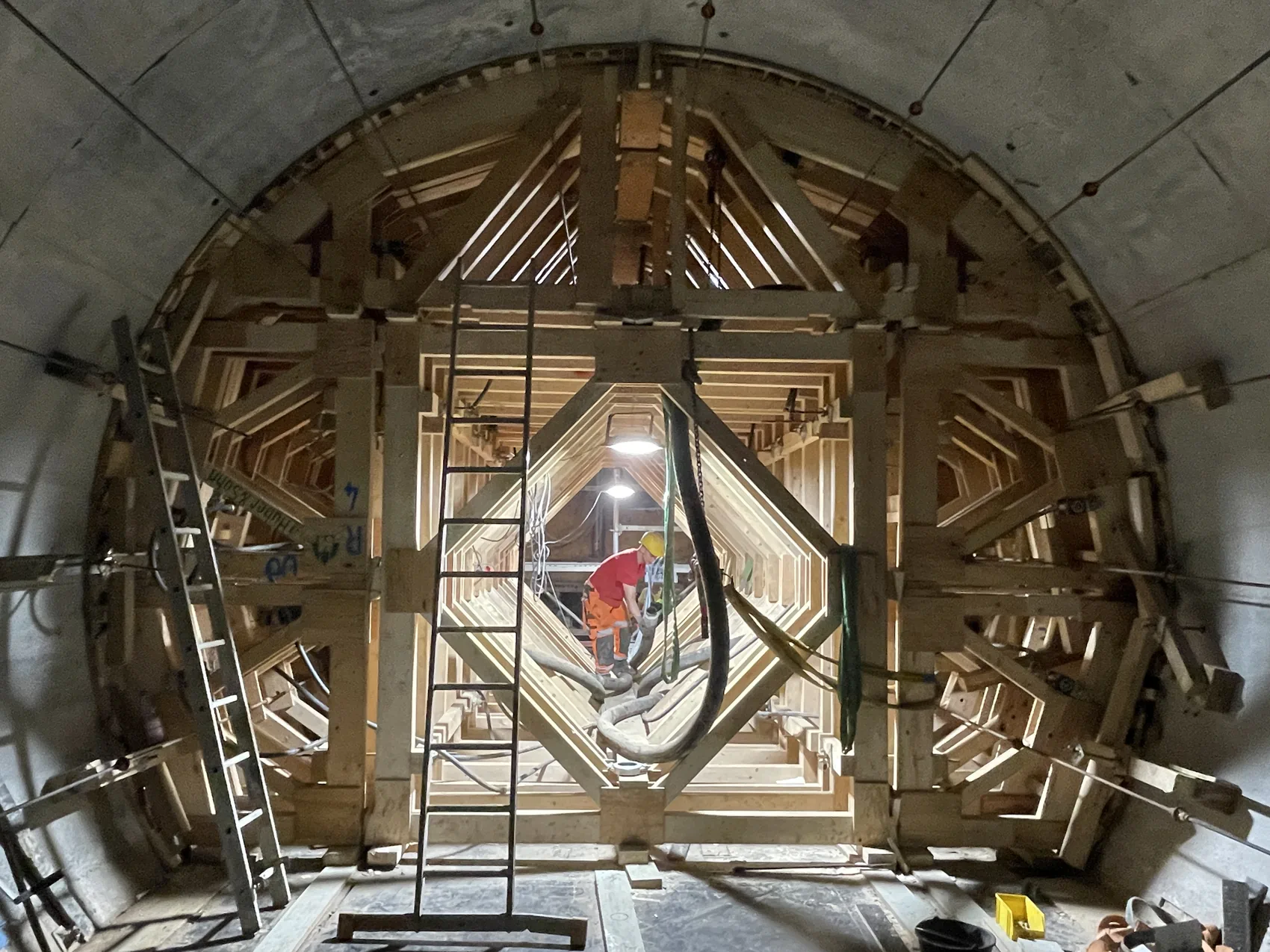 220522_Südröhre_Schlaungsarbeiten_Gewölbe_2.1a (3)